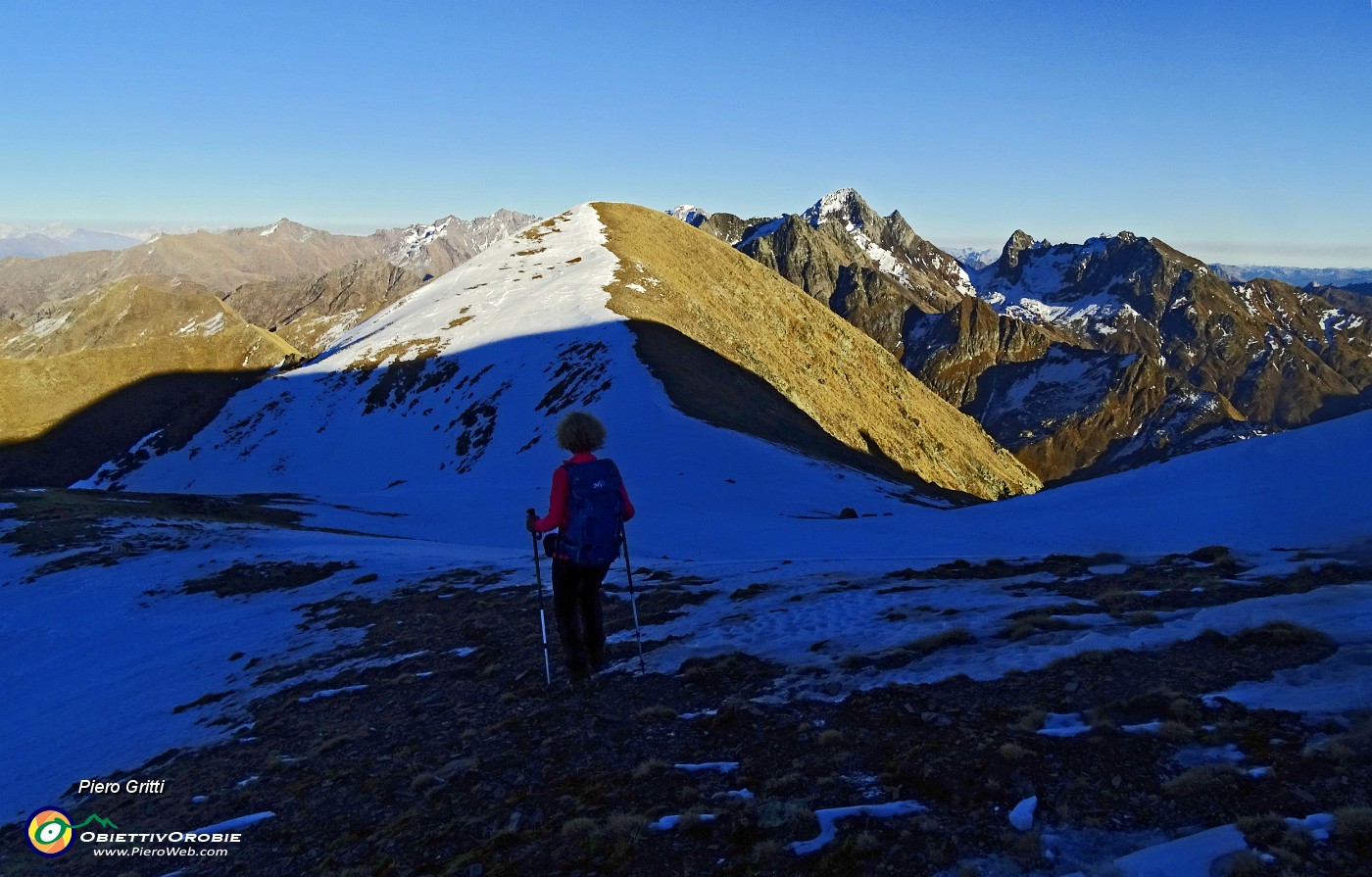 78 Scendiamo dal Masoni su neve in direzione Cima Venina.JPG -                                